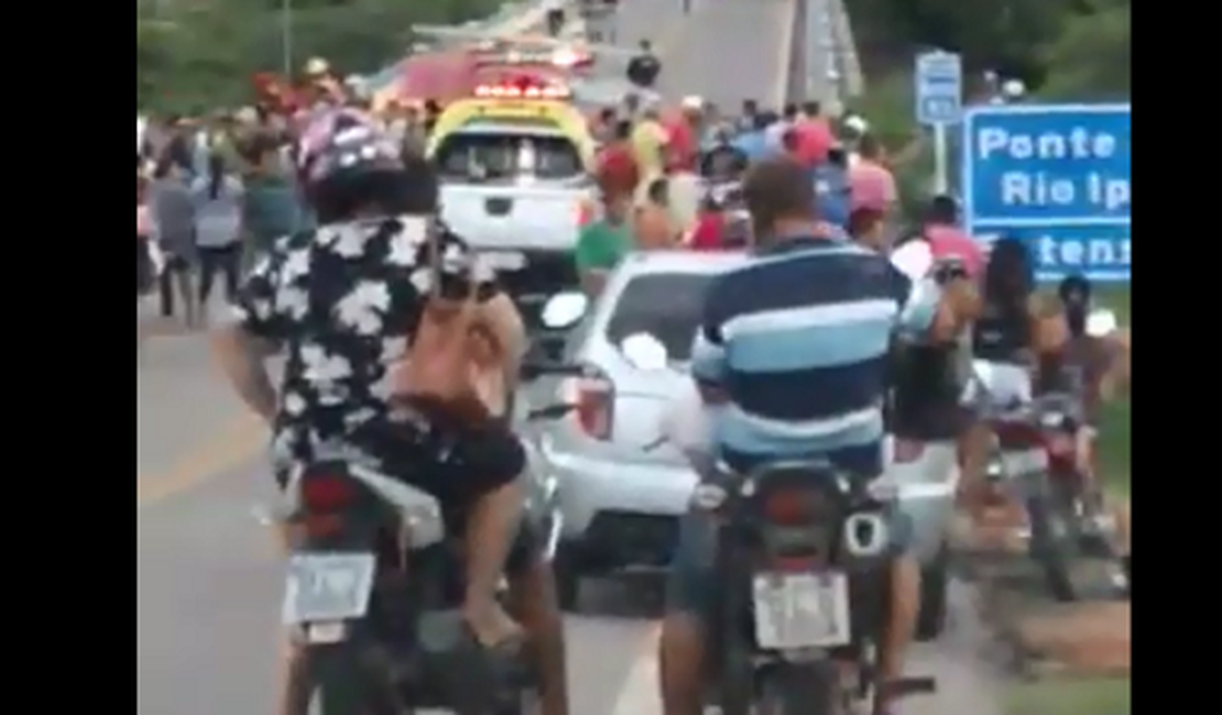 VÍDEO. Ponte sobre o Rio Ipanema é interditada após apresentar rachaduras