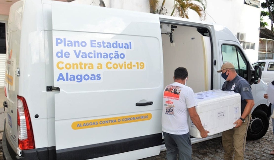 Governo de AL distribuiu mais de um milhão de doses de vacinas contra a Covid-19 para os municípios