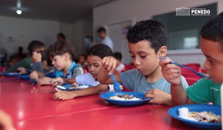 Prefeitura de Penedo fornece mais de 13 mil refeições por dia para estudantes da rede pública municipal