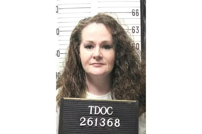 Christa Pike sobrevive a duas injeções letais; Tennessee, nos EUA, suspende execuções