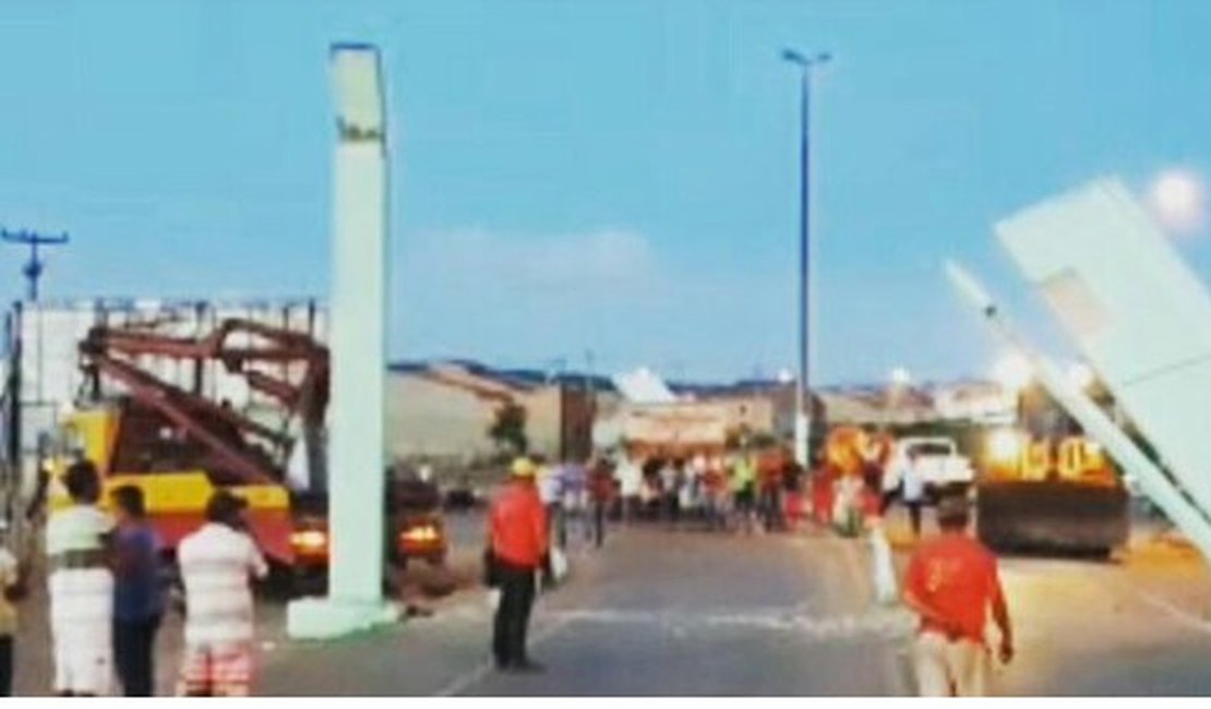 Prefeita de Lagoa da Canoa retira homenagem a personalidades do município das entradas da cidade