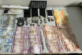 Mulher é presa em flagrante e PM apreende quantia em dinheiro e drogas no Manoel Teles