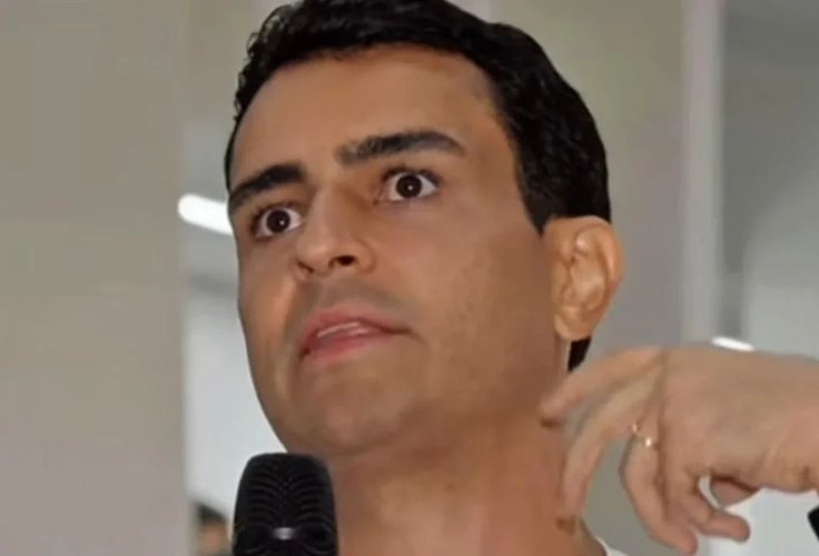 JHC foge do debate com Renan Filho e deixa cadeira vazia na Band