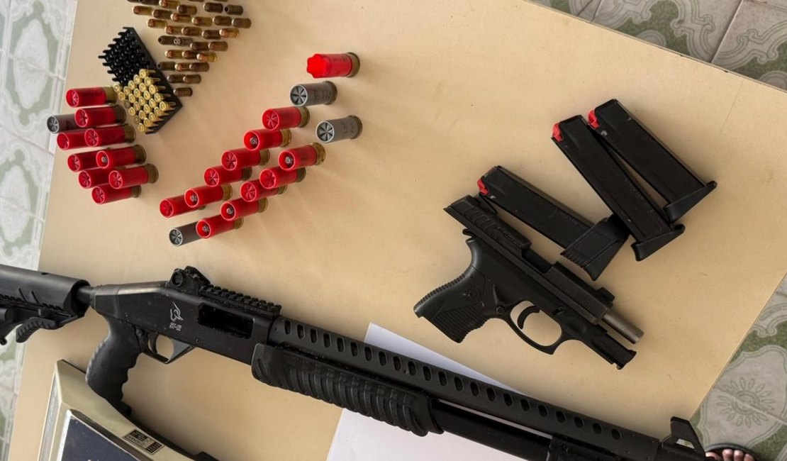 Operação da PM apreende cinco armas de fogo, centenas de munições e drogas em Alagoas
