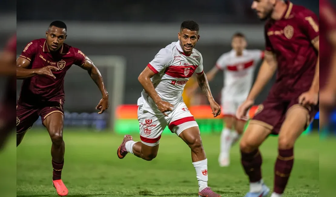 CRB derrota o Londrina no Rei Pelé e entra no G6 da Série B; equipe paranaense é rebaixada