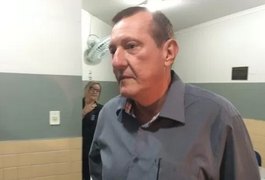 Candidato ao Senado que agrediu médica se apresenta à polícia