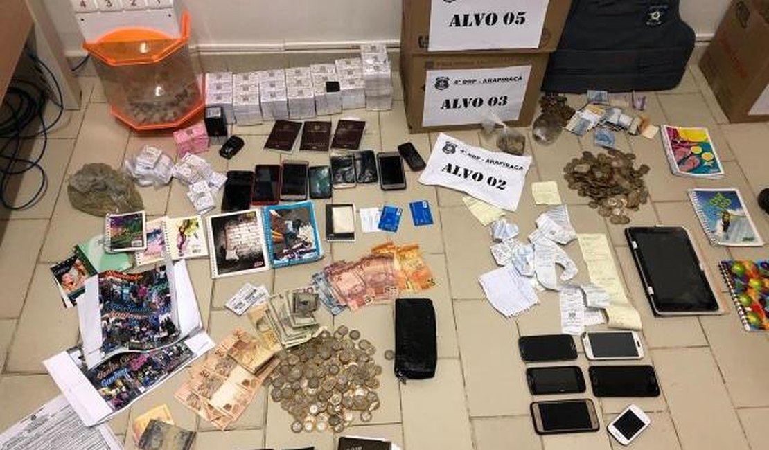 Operação da PC prende treze colombianos por suspeita de agiotagem em Arapiraca