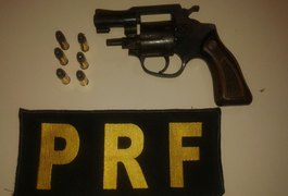 PRF realiza flagrantes de embriaguez, porte ilegal de arma e recupera duas motos roubadas