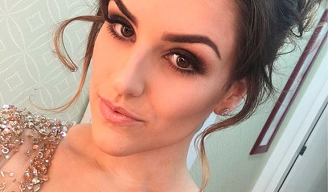 Kéfera vira motivo de piada ao pedir para não ser incomodada em voo