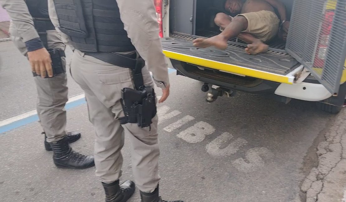 População detém usuário de drogas após assalto em Arapiraca