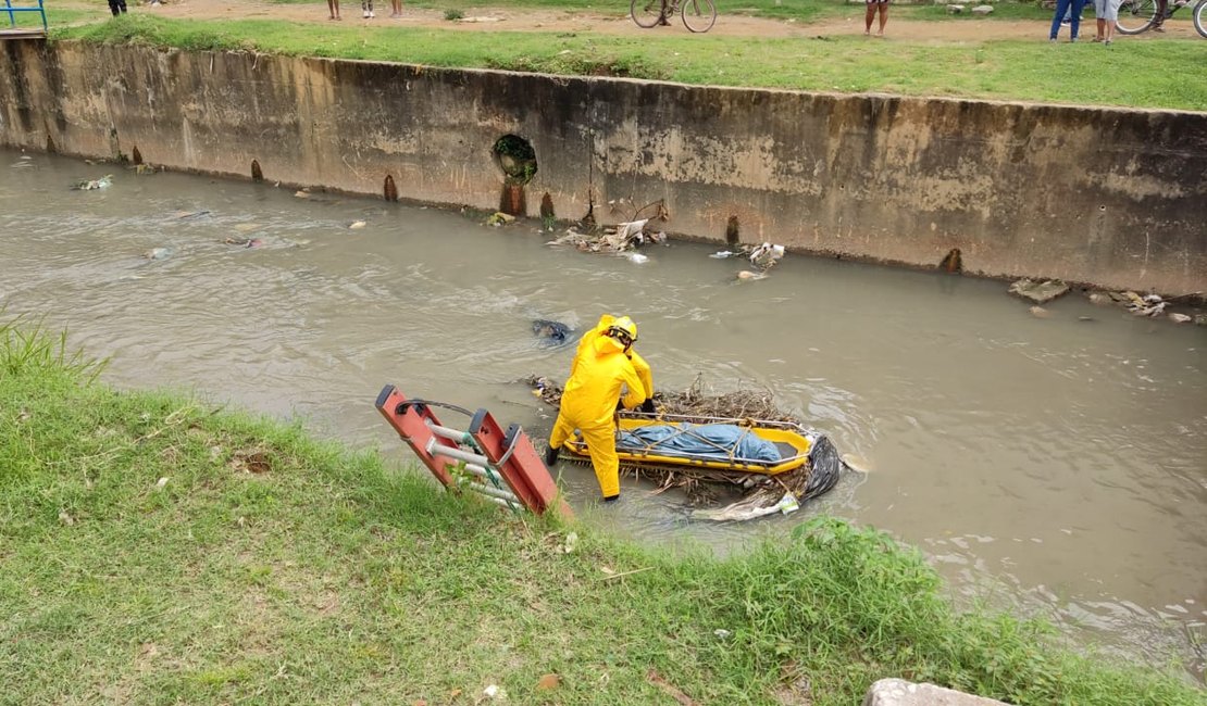 Corpo em estado de decomposição é encontrado em córrego no Vale do Reginaldo