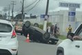 Motorista fica ferida após capotamento de carro no Benedito Bentes, em Maceió