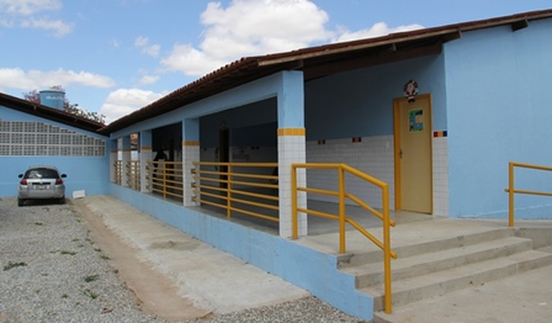 Vila São Francisco ganha escola e creche modernizadas