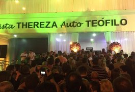 Teatro Thereza Auto Teófilo é inaugurado em noite de homenagens