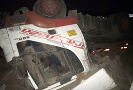 Caminhoneiro morre em grave acidente na BR 423 em Delmiro Gouveia