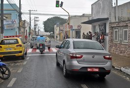 SMTT coloca sinalização e testa semáforo no Alto do Cruzeiro