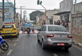 SMTT coloca sinalização e testa semáforo no Alto do Cruzeiro