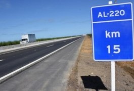 Colisão entre carro e moto resulta em morte na AL-220