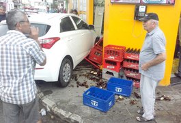 Video: Condutora não obedece sinalização e causa acidente próximo à Uneal em Arapiraca