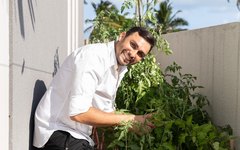 Mano Walter cultiva horta em casa