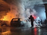 Loja de peças e serviços automotivos pega fogo e cinco carros ficam destruídos em Arapiraca