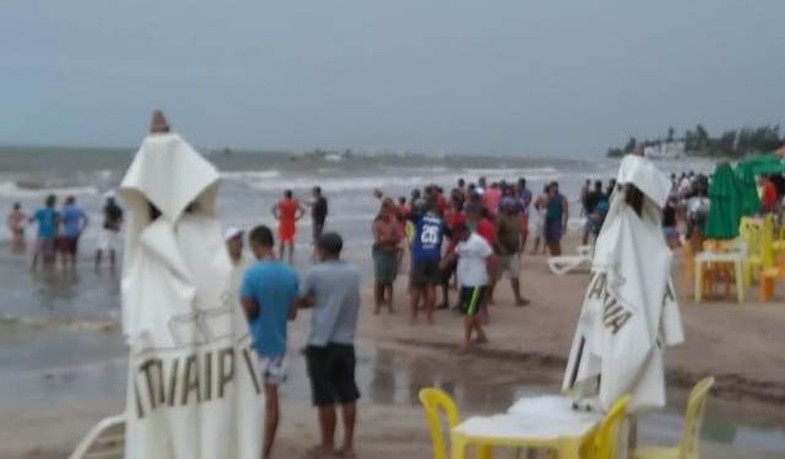 Vídeo. Duas pessoas morrem após catamarã se chocar com pedra em Maragogi