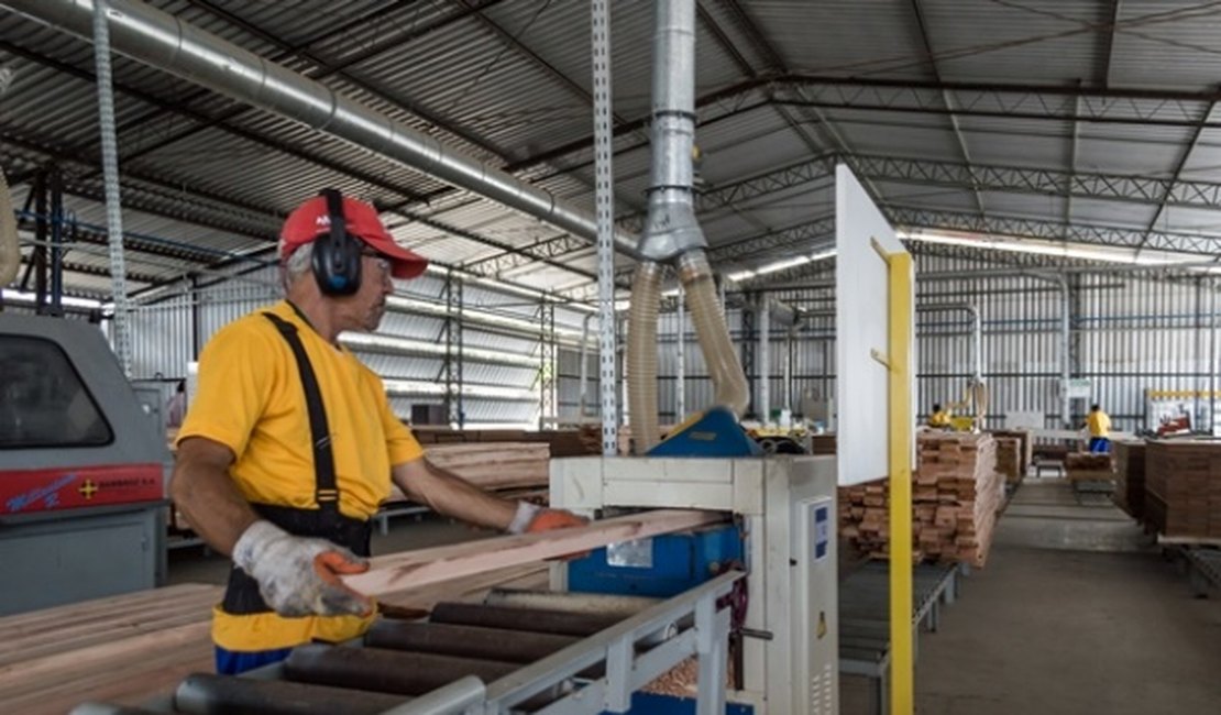 Alagoas conta com extinção de 740 empresas e registro de 1.575 em abril