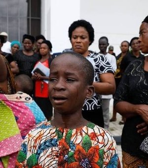 Homens armados matam 8 e sequestram 38 em igrejas na Nigéria