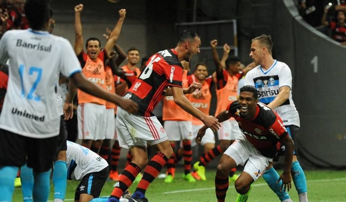 Berrío estreia com gol e Flamengo vence o Grêmio por 2 a 0