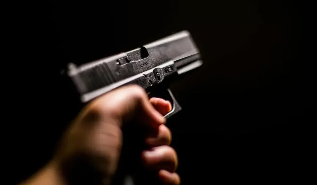 Homem é assassinado com cerca de cinco tiros em Maceió