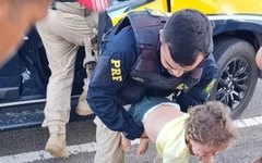 Agentes da PRF salvam menino engasgado