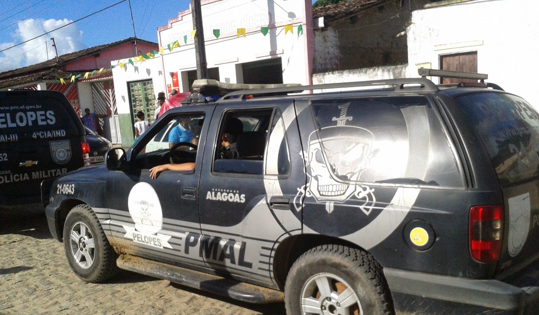 Jovem é detido com arma de fogo no bairro Primavera, em Arapiraca