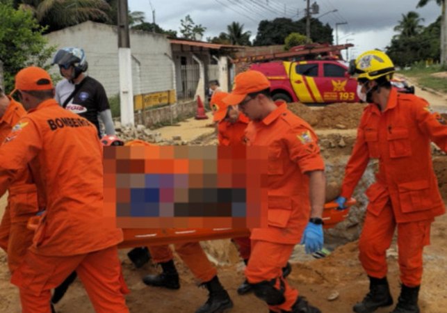 Motociclista tenta passar por trecho em obras e cai dentro de vala no bairro Planalto