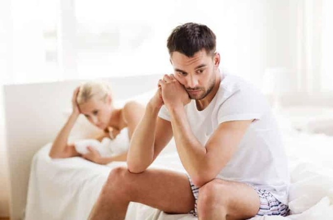 Marido nega sexo e é golpeado com navalha no pescoço pela esposa