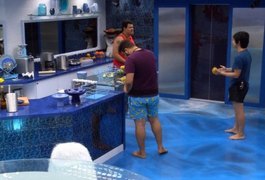 Pyong ensina Victor Hugo a fazer malabarismo