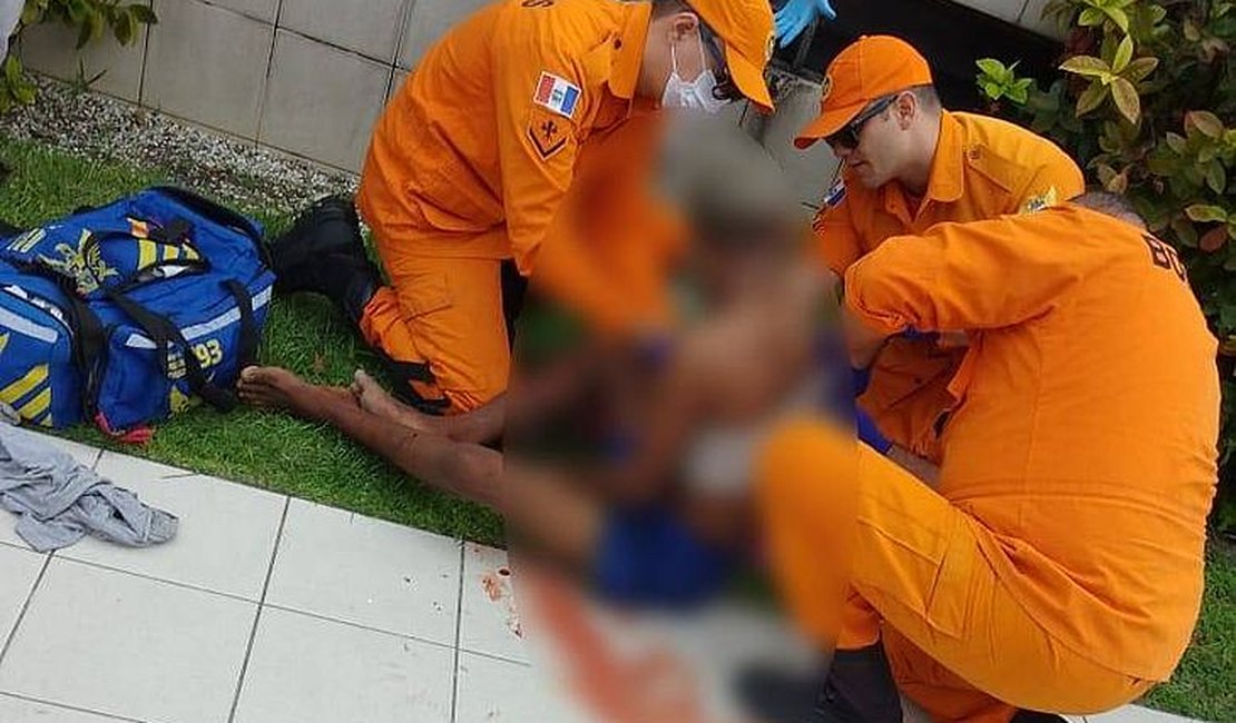 Pescador fica ferido após ser esfaqueado na orla da Pajuçara