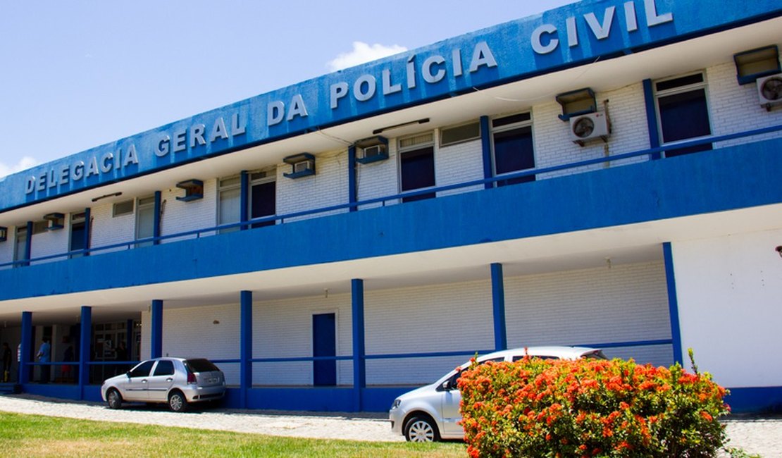 Polícia apreende armas e mais de 50 munições em residência em Maceió