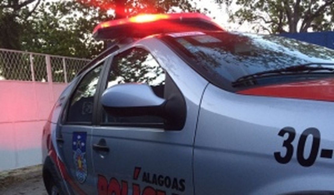 Corpo com diversas perfurações é encontrado em ponto de ônibus na Capital
