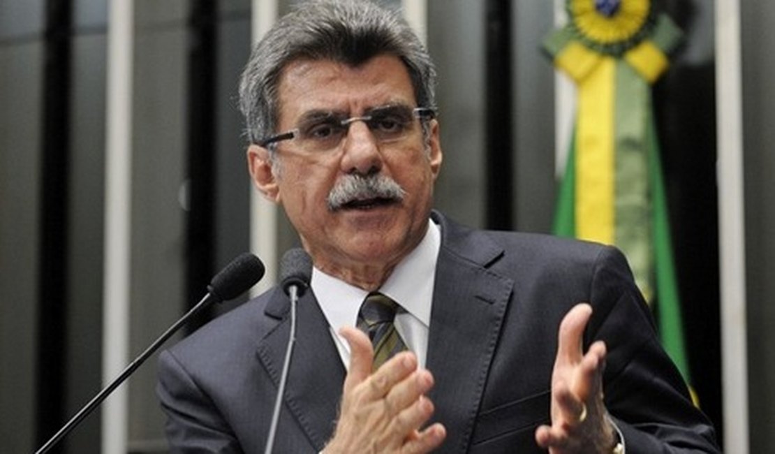 Romero Jucá lê relatório favorável à reforma trabalhista na CCJ do Senado