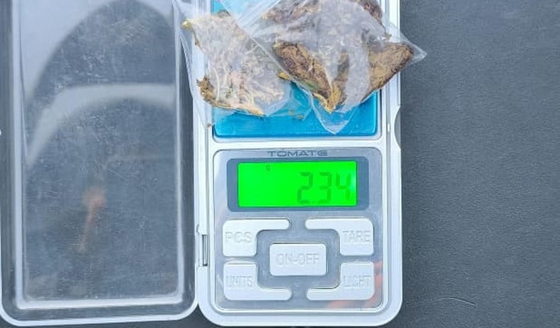 Motociclista é flagrado com maconha e assina TCO em Arapiraca