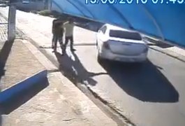 VÍDEO: Criminosos atiram contra motorista e roubam automóvel em Maceió