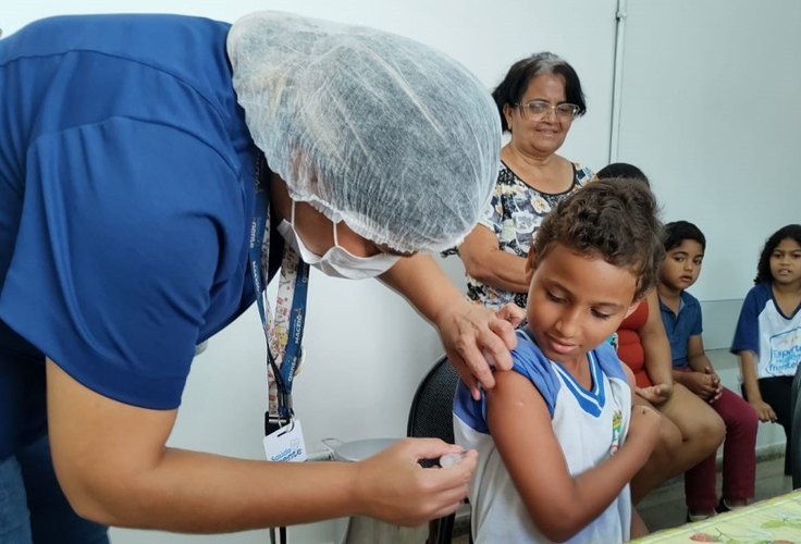 Prefeitura inicia vacinação nas escolas para atualização do calendário vacinal