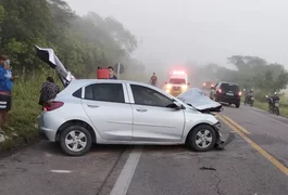 Gestante morre e três pessoas ficam feridas em batida entre dois carros no Agreste de AL