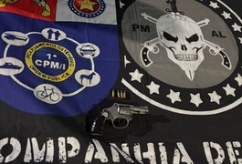 Dupla é presa com arma de fogo e moto roubada em São Miguel dos Campos