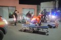 Acidente deixa dois feridos após motociclista invadir contração e bater em moto com casal e criança, em Arapiraca