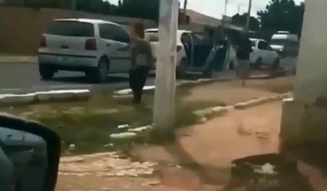 Vídeo. Enxame de abelhas ataca populares no Centro de cidade do Sertão pernambucano