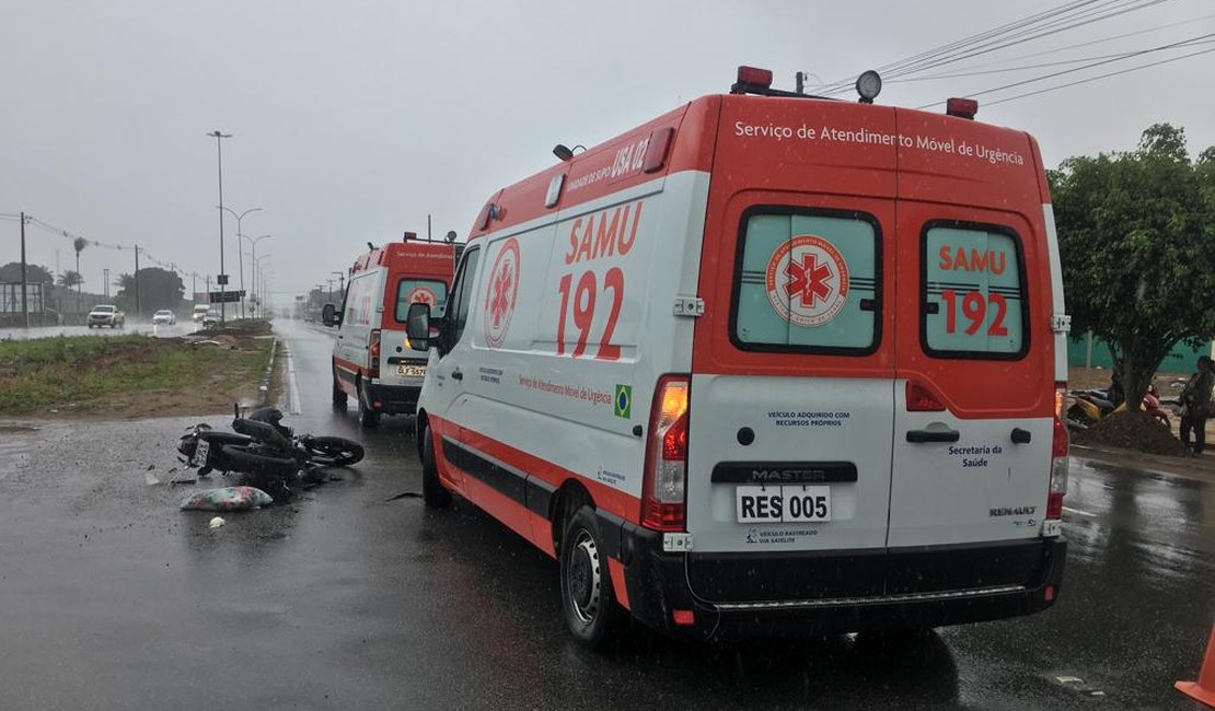 Colisão envolvendo caminhão e moto deixa motociclista gravemente ferido, em Arapiraca