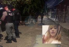 Mulher é morta a facadas em frente a residência no bairro Cacimbas, em Arapiraca