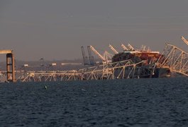 Vídeo: Navio colide com ponte e estrutura desaba nos EUA; duas pessoas foram resgatadas