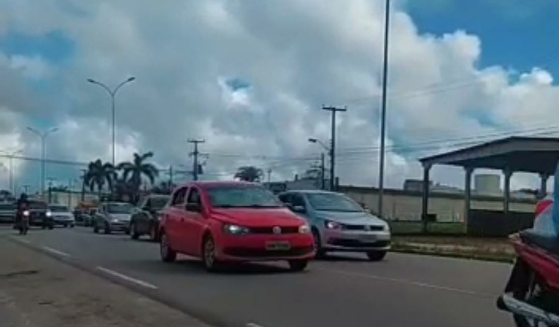 Em cortejo, motoristas de aplicativo protestam pela morte de trabalhador no bairro Cavaco: 'Até quando?'